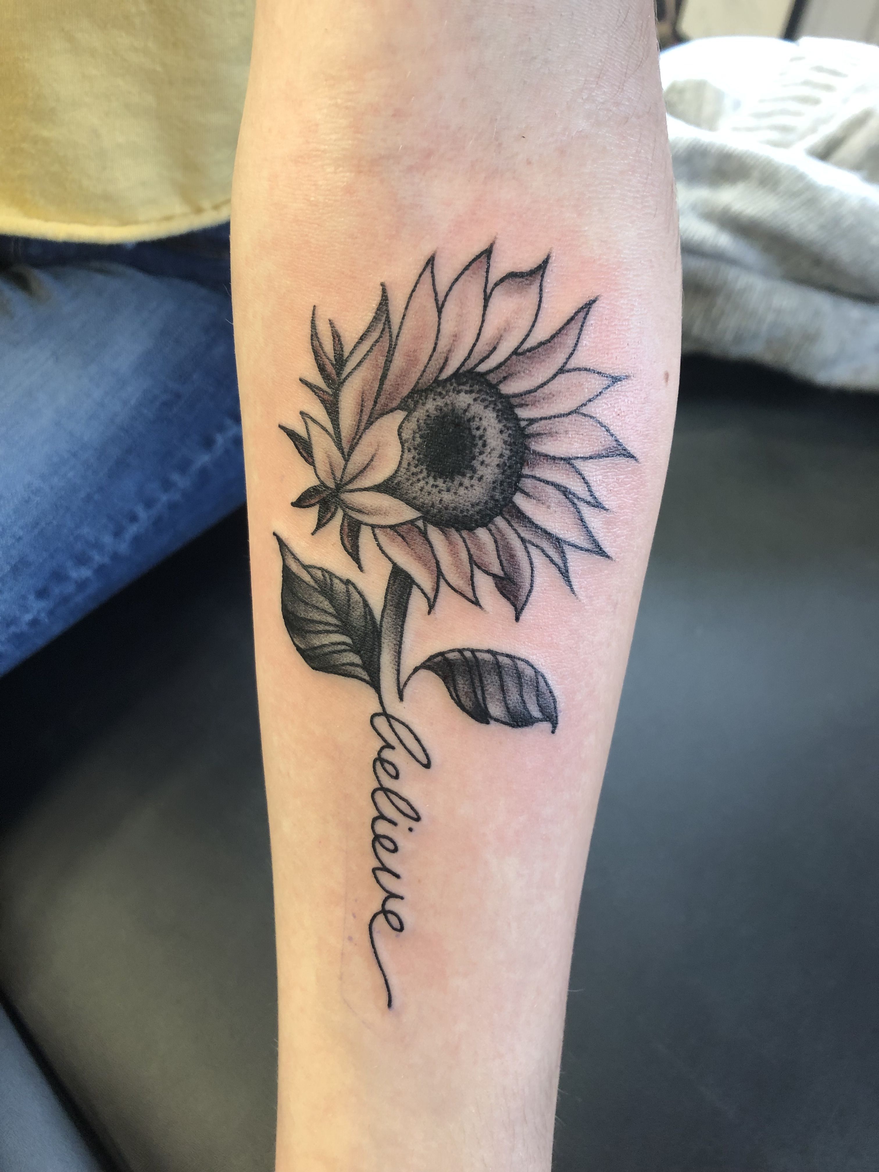135+ Outstanding sunflower tattoos that will stunning around you - Body