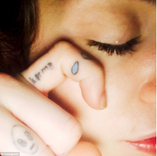 10 Celebrity Tear Drop Tattoo Ideas And Meanings Body Tattoo Art
