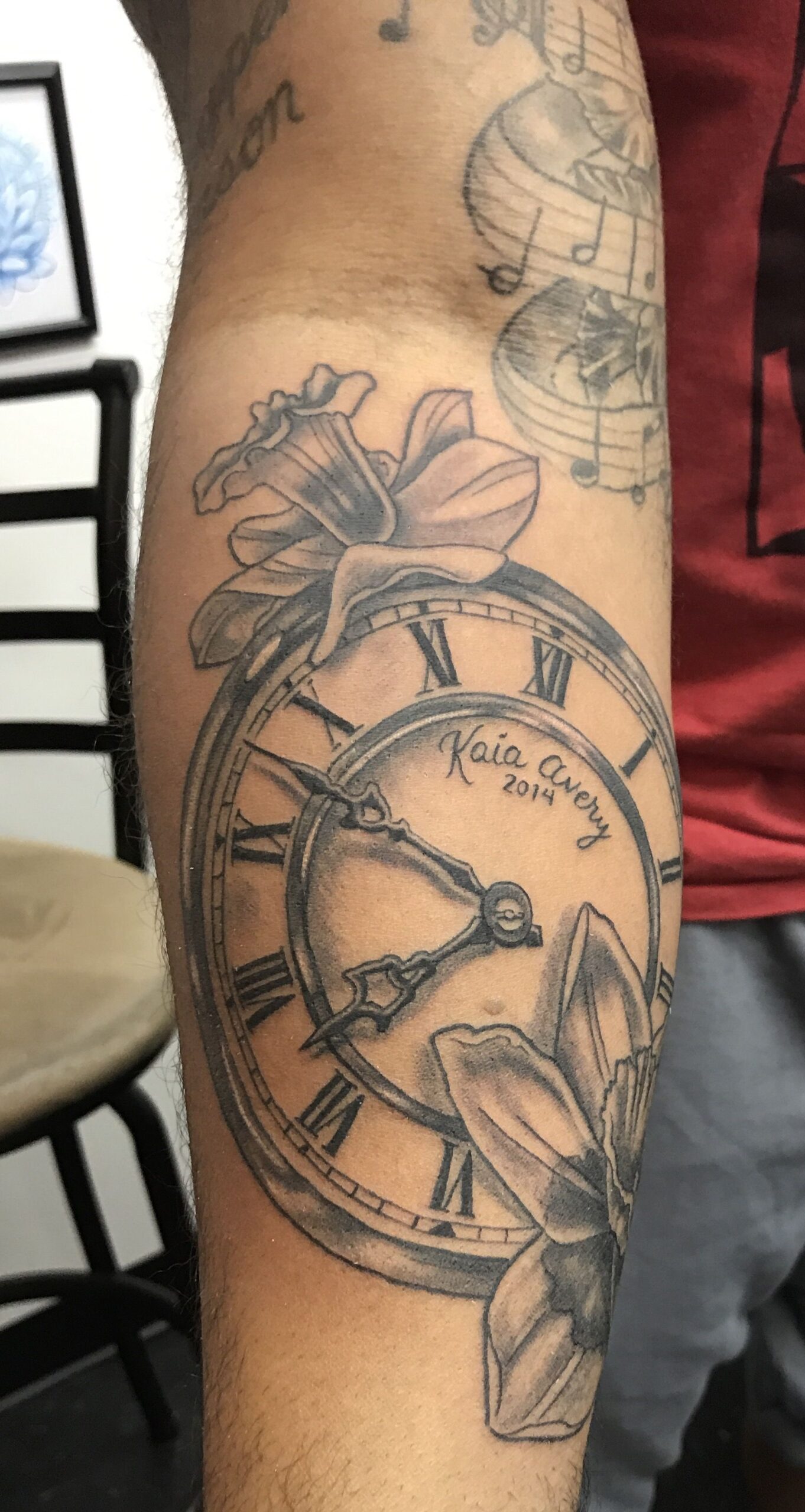 Birth Clock Tattoos How To Find The Best Designs For Your Skin Type Body Tattoo Art